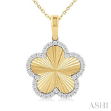 1/4 Ctw Fluted Texture Clover Round Cut Diamond Fashion Pendant With Chain in 10K Yellow and White Gold